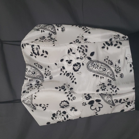 Dress - Picture 2 of 4